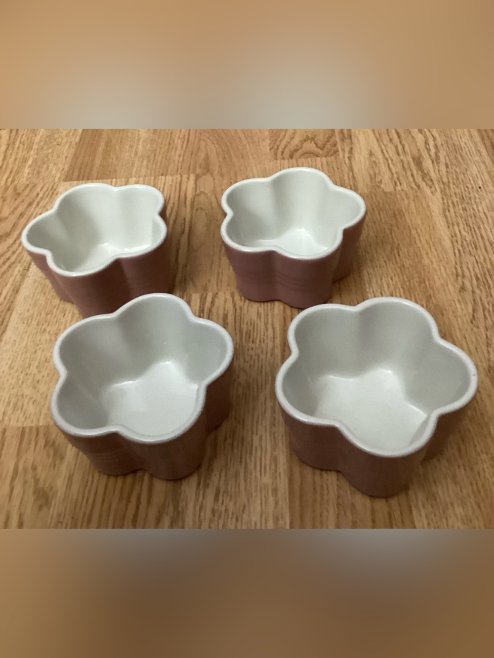 Le Creuset Pink Flower-Shaped Ramekin Set Of Four New